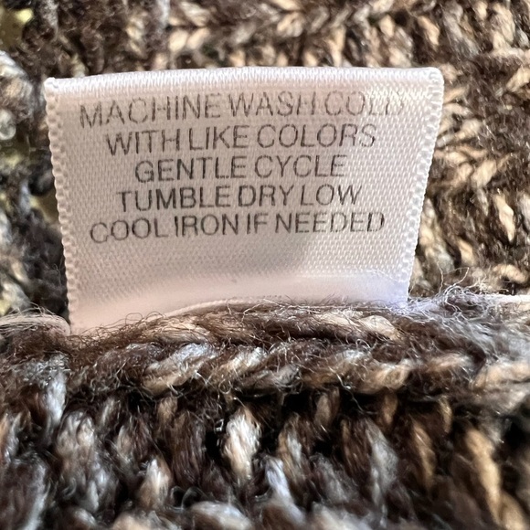 Maurices brown sweater vest. Size M - Picture 9 of 9